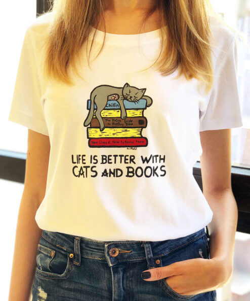 Tricou pictat manual Cats & Books