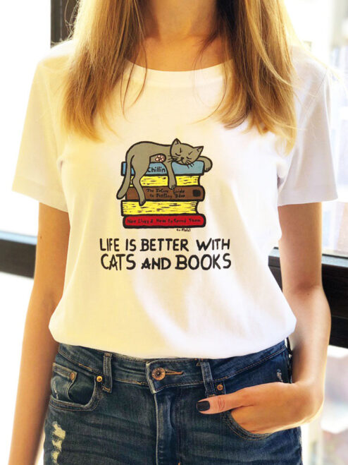 Tricou pictat manual Cats & Books