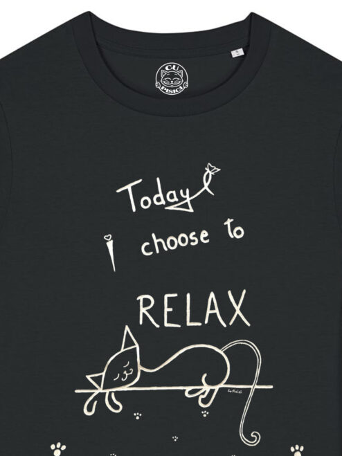 Tricou pictat manual cu Pisica Lenesa si Pernute