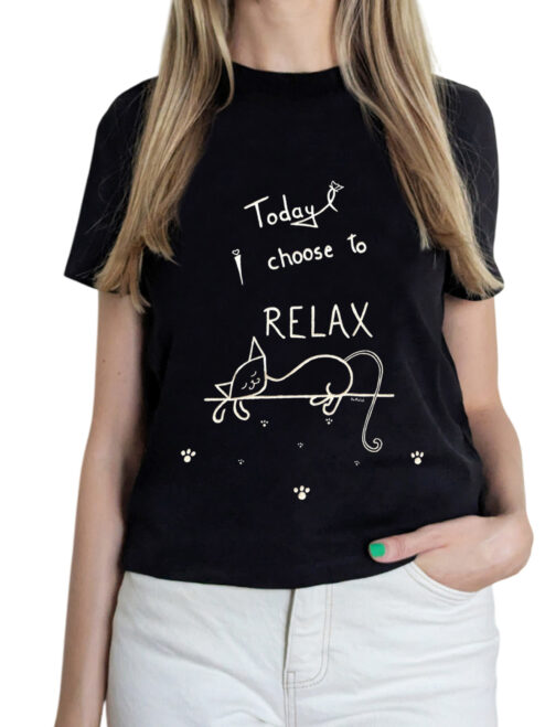 Tricou pictat manual cu Pisica Lenesa si Pernute