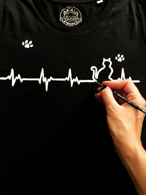 Tricou cu Pisica Heartbeat si Pernute, pictat manual-Negru